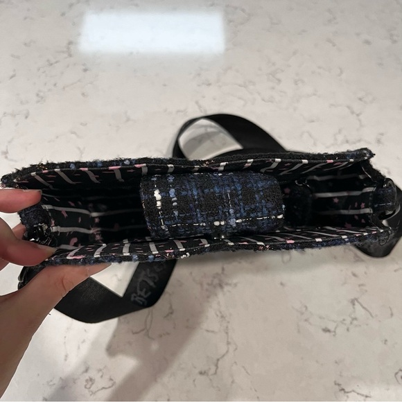 BETSEY JOHNSON Luv Betsey Tweed Boucle Heart Cross Body Mini Bag Purse - Picture 4 of 10